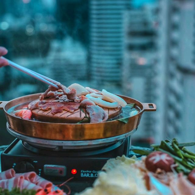 จิบค็อกเทล กินหมูกระทะวิวรูฟทอป