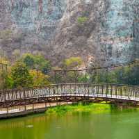 อุทยานหินเขางู (Khao Ngu Stone Park) 