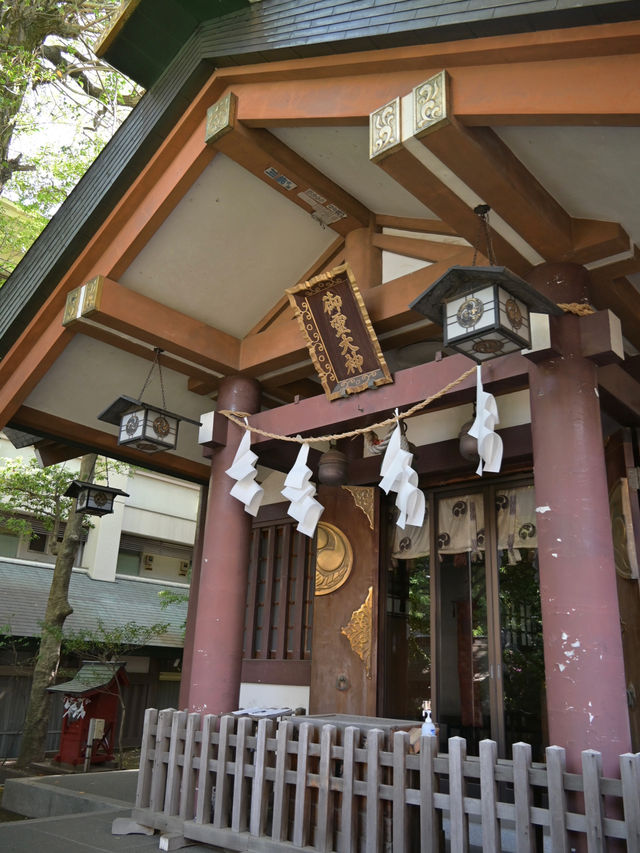 【葛谷御霊神社/東京都】高木に囲まれている神社