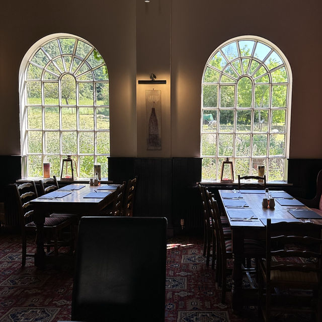 We Three Loggerheads pub