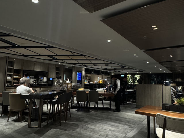 世界を旅する旅人のオアシス：Plaza Premium Lounge 環亞機場貴賓室
