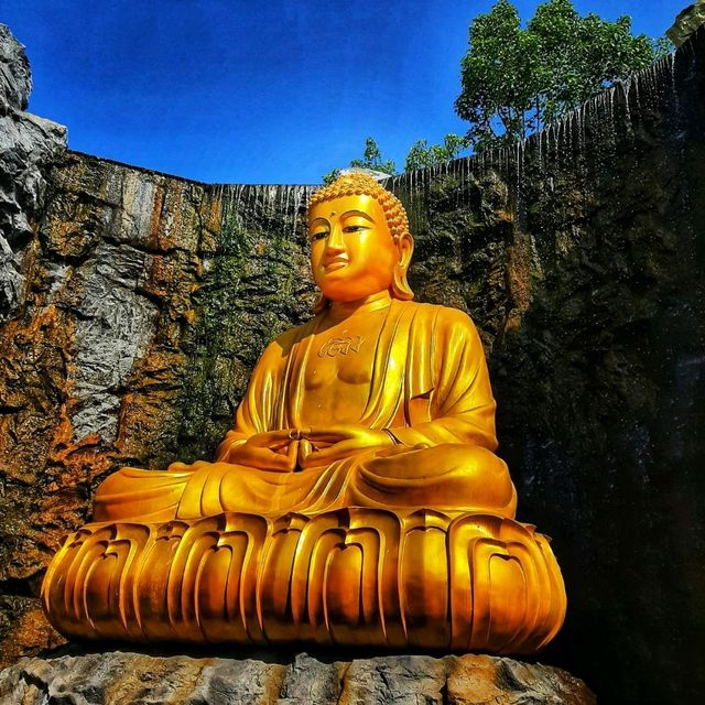 วัดหลักสี่ราษฎร์สโมสร พระศักดิ์สิทธิ์ของสมุทรสาคร