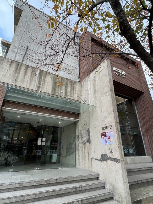가산디지털단지 대형 크리스마스트리 카페 ‘인크커피’