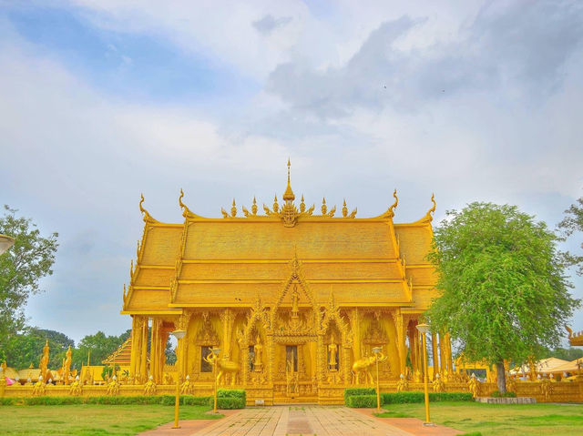 เที่ยวชมโบสถ์สีทองสวยงามมากณ ฉะเชิงเทรา