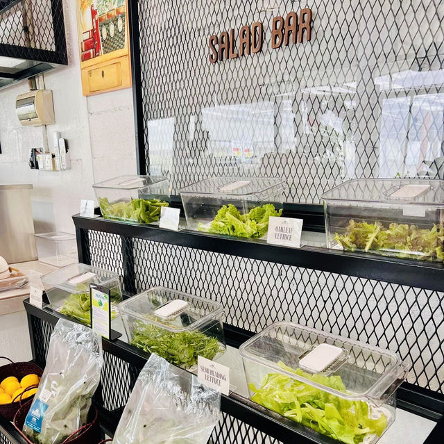 "Urban Oasis: A Unique Farm-to-Table Experience in Aquaponic Garden Café"