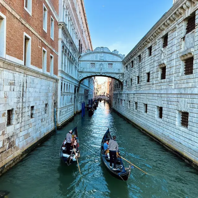 Venice: A Dreamy City of Canals and Gondolas 