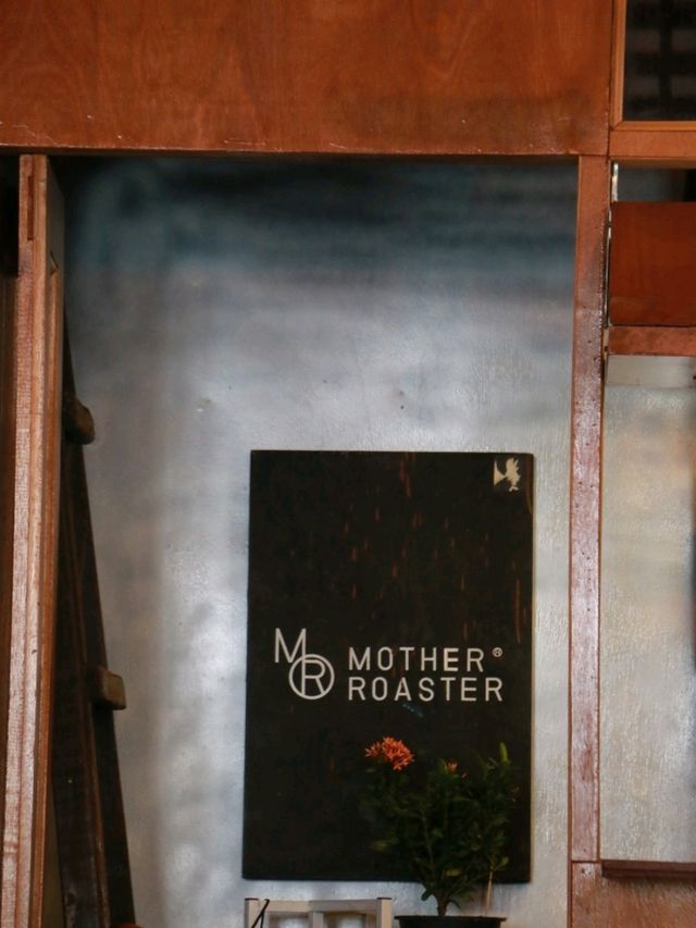 แวะมาทานกาแฟคุณแม่ที่ Mother Roaster 