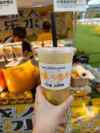 Singles' Market at Lalaport Mall: A Great Spot for Photos and Fun!