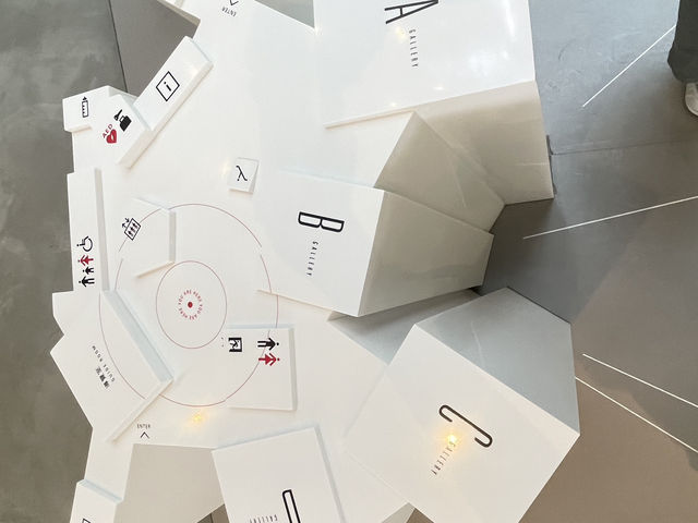 臺南中西區 純白色設計建築就是吸引眼球 臺南市美術館二館