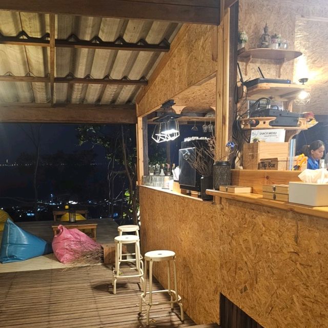บ้านปริญญา โฮมสเตย์แอนด์คาเฟ่ เกาะล้านพัทยา