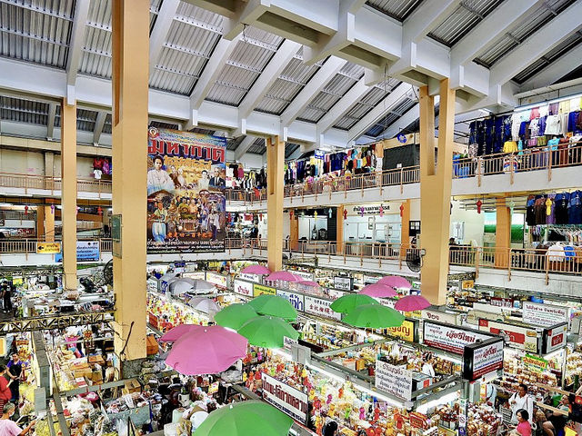 體驗清邁當地文化｜必到瓦洛洛市場！🛍️🌺