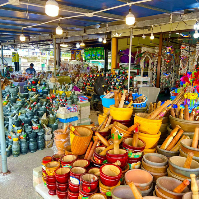 ตลาดท่าเทียบเรือประมงอ่างศิลา