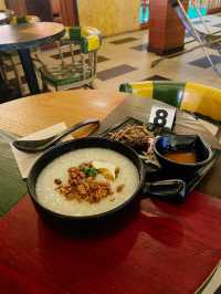 Al Khatiri Kofee: Cozy Vibes and Comforting Chicken Porridge! 