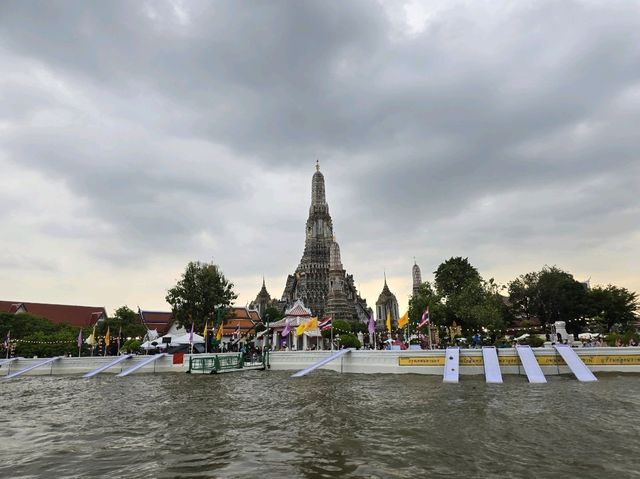  A Journey Through Bangkok’s Beating Heart: The Chao Phraya Ferry Experience