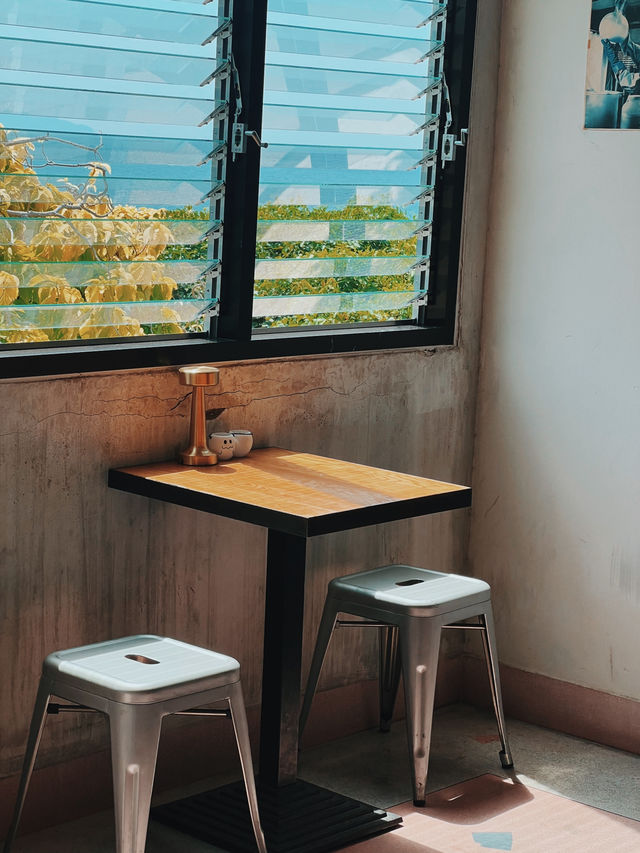 ✨ Hidden Lab - คาเฟ่ริมทะเลที่ซ่อนตัวอยู่ในบางแสน