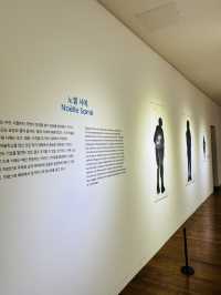 햇살이 따사로운 전시회 데이트