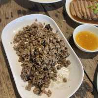 หมี่ ข้าวต้ม ร้านลับริมน้ำตัวเมืองกาญจนบุรี 