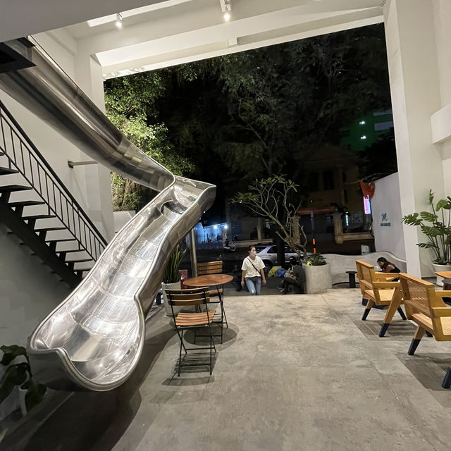 Cozy sty at Meander Saigon Hostel 🇻🇳
