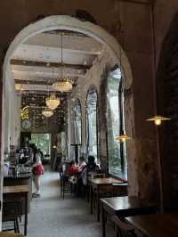 COFFEE AND BAR INSIDE A CHURCH !
