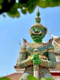 ✨ Wat Arun: The Temple of Dawn’s Majestic Beauty! 🌅🏯