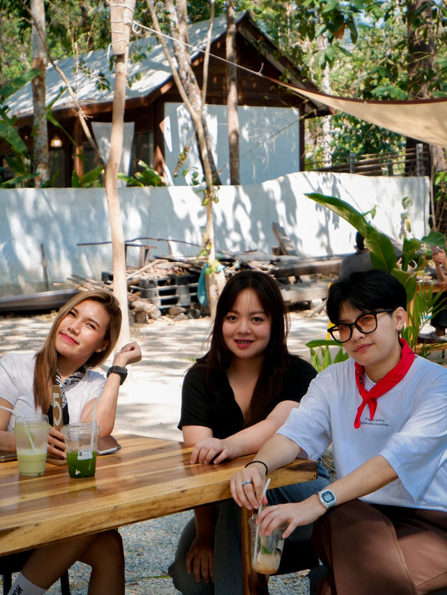 คาเฟ่ ริมเขา - เขาเขียว บางพระ ชลบุรี