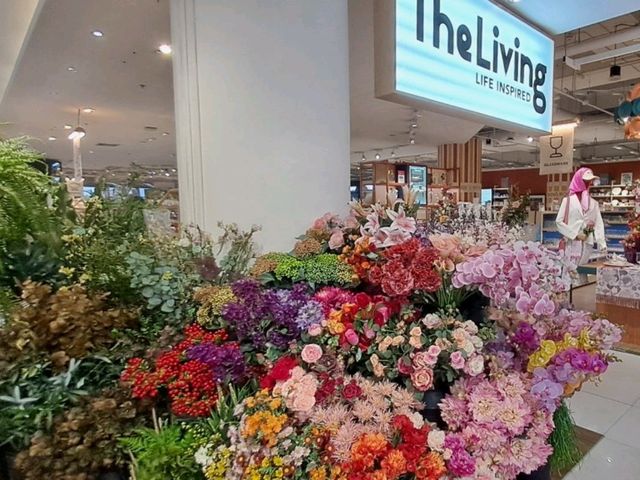 Flowers and love, a perfect match at Enporium