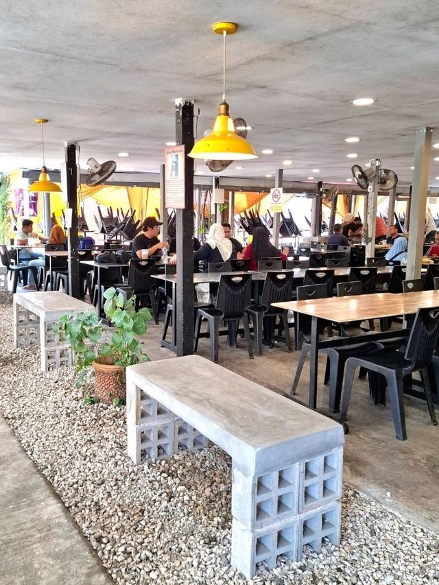 A FLAVOR EXPLOSION IN SULTAN SALAI RESTAURANT, MELAKA