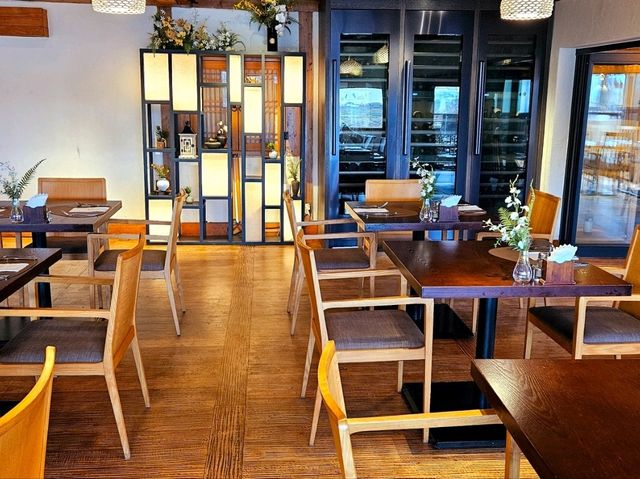 We had a scumptious breakfast at The SEAES Hotel and Resort