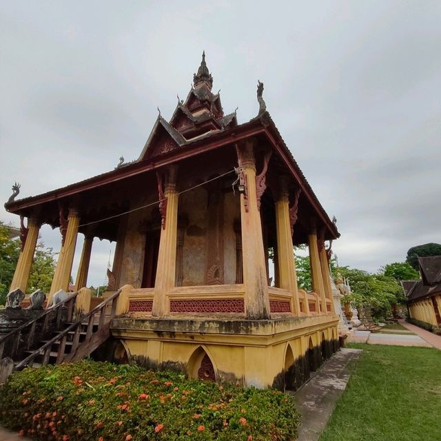 Cultural Highlights: A Quick Tour of Vientiane's Gems 🌍🏛️