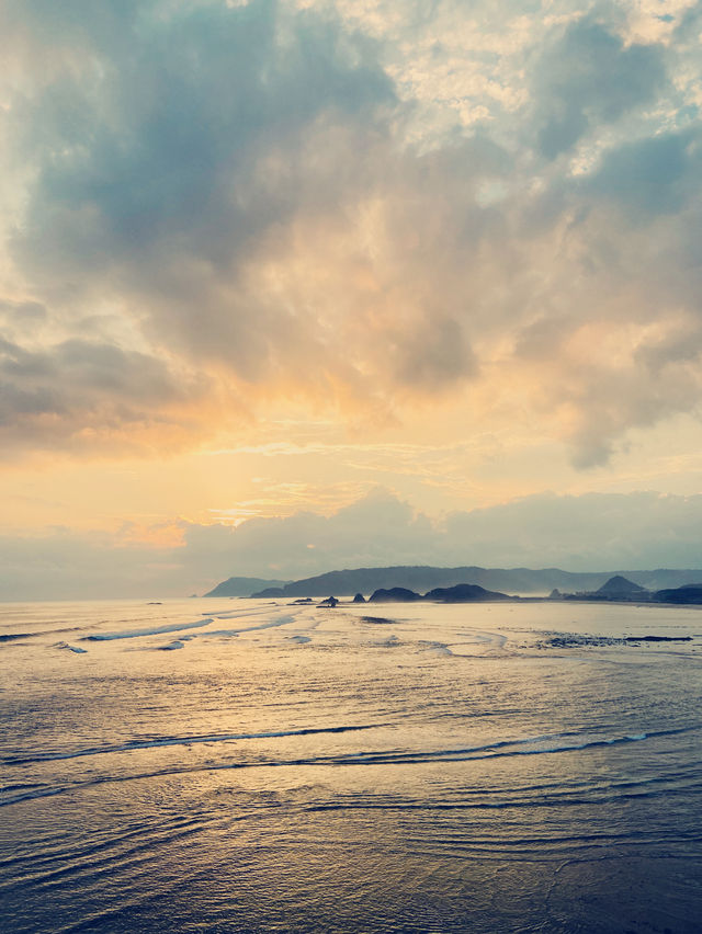 Hunt for spectacular sunset 🌅 in Lombok 🇮🇩