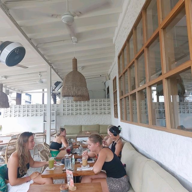 Nice place with a laidback vibe.