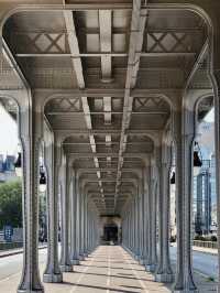 A Cinematic Stroll on Bir-Hakeim Bridge, Paris