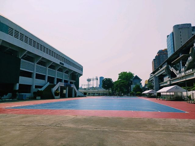 泰國曼谷市中心素坤逸區百年老體育場百年大學校區一日遊行程，體驗曼谷百年歷史底蘊，適合休閒打卡拍照📸