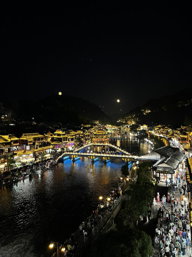 🇨🇳Furong Town & Phoenix Ancient Town Day & Night 🌿🏮