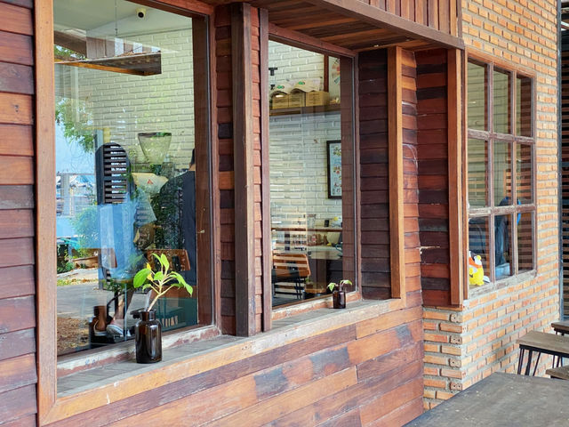 LIFE Roaster - คาเฟ่เอาใจคอกาแฟ