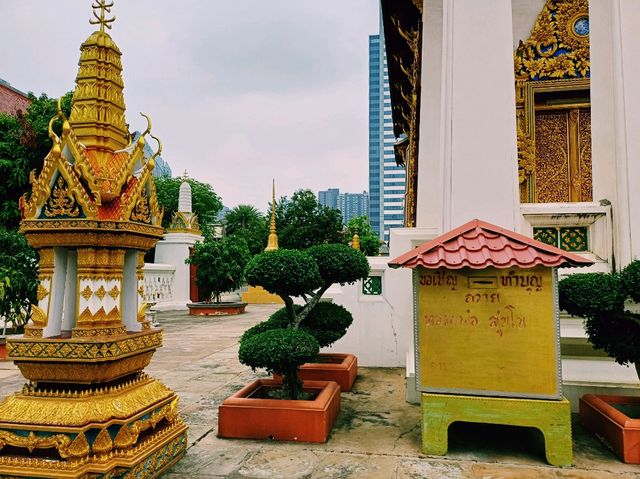 泰國曼谷湄南河畔著名古跡皇家寺廟景點：Wat Uthai Tharam，雄偉泰式寺廟建築群，適合打卡拍照📸