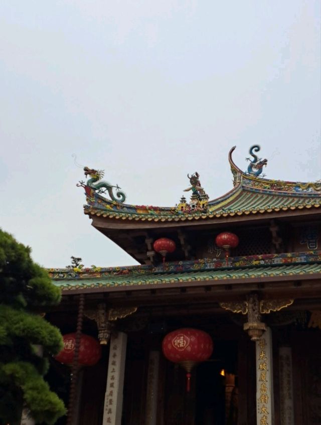 도시 한가운데 고요한 절, 샤먼 남보타사