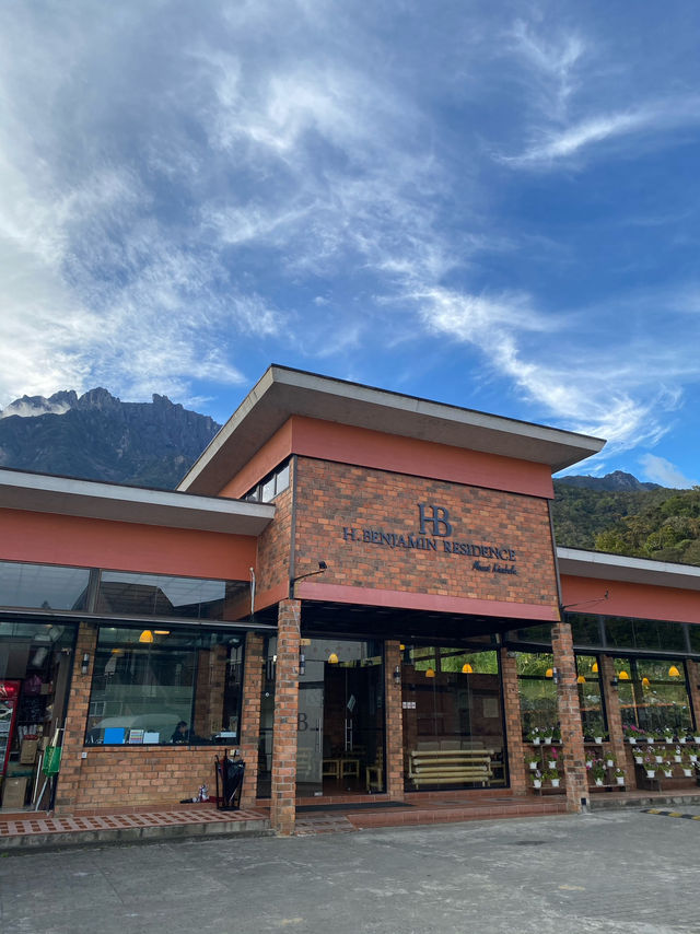 Dinner with Mount Kinabalu backdrop