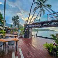 ที่พักริมทะเลขนอม มองเห็นวิวทะเลได้ทุกห้อง