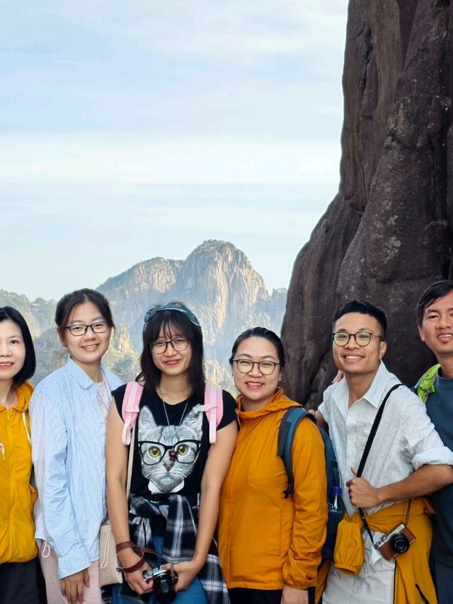 Beautiful place to visit in Spring Huangshan mountain & Ancient Village 