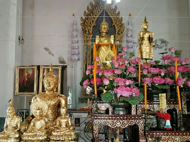 นั่งเรือข้ามฟากไป..พระสมุทรเจดีย์