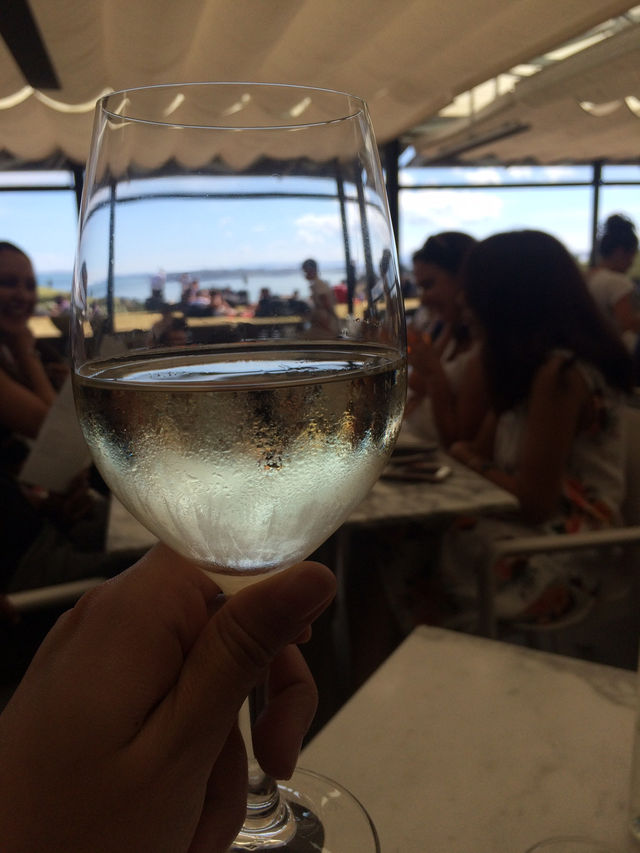 Waiheke 必訪酒莊｜Cable Bay：不只美酒，連羊排都讓人愛上