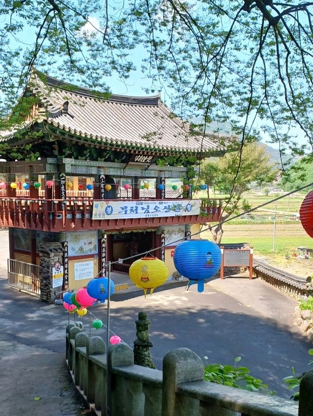 신선이 머물다 갈 것 같은 고요한 산사