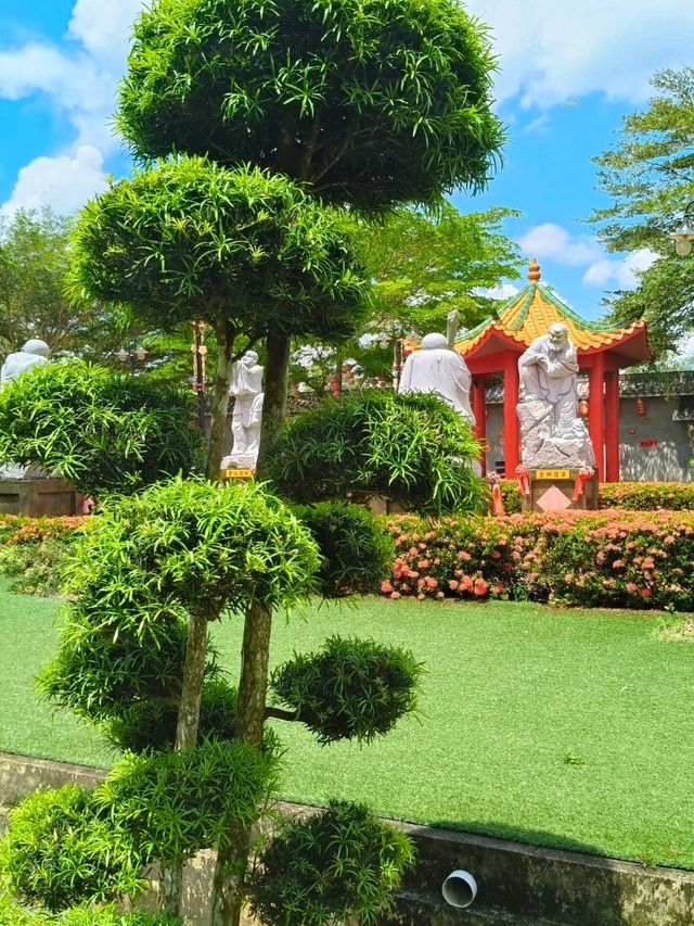 Malaysia’s Hidden Gem: The 68-Foot Wonder of Tian Bao Gong