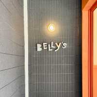 ร้านมู้ดดี แสงสวย เชิงสะพานนวรัตน์ "Belly's"
