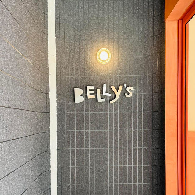 ร้านมู้ดดี แสงสวย เชิงสะพานนวรัตน์ "Belly's"