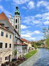 Wandering Through Český Krumlov – Cobblestones, Cafés & Fairytale Vibes