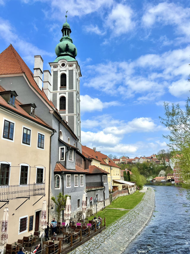 Wandering Through Český Krumlov – Cobblestones, Cafés & Fairytale Vibes