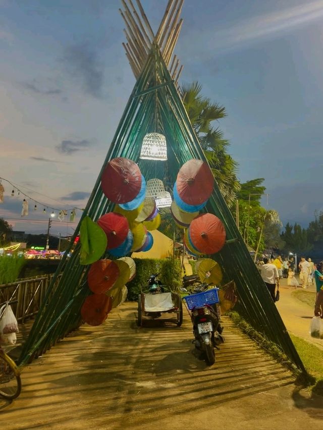 Local Charm: Strolling Through Lomsak Town