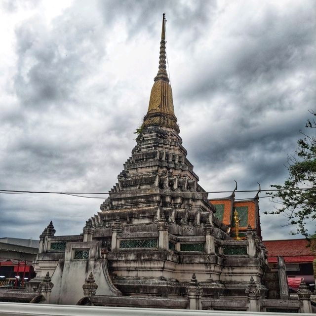 สักการะหลวงพ่อสุโขทัยที่นนทบุรี